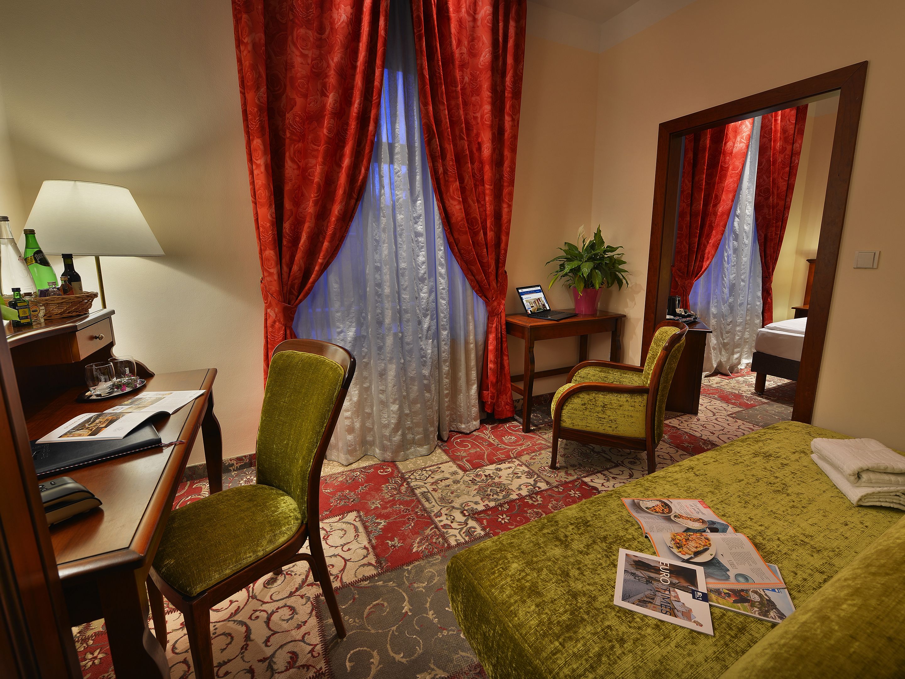 junior suite | in-room safe, desk, free cots/infant beds, free wifi