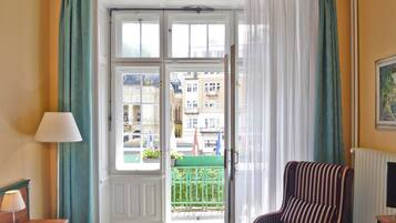 Standard Double Room, River View | Hypo-allergenic bedding, minibar, in-room safe, desk