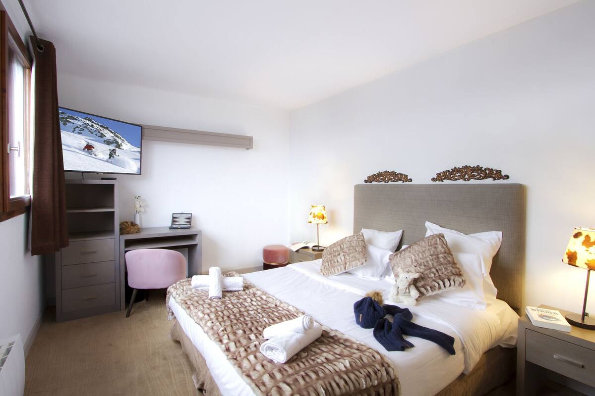 In-room safe, blackout drapes, cribs (free), WiFi (free)