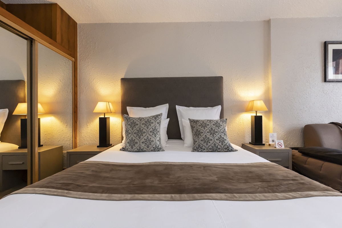 In-room safe, blackout drapes, cribs (free), WiFi (free)