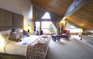 Safe på rommet, blendingsgardiner og barnesenger (inkludert)