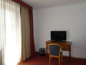 Standard Single Room | In-room safe, desk, free cribs/infant beds, rollaway beds - Hotel Terminus (Düsseldorf)