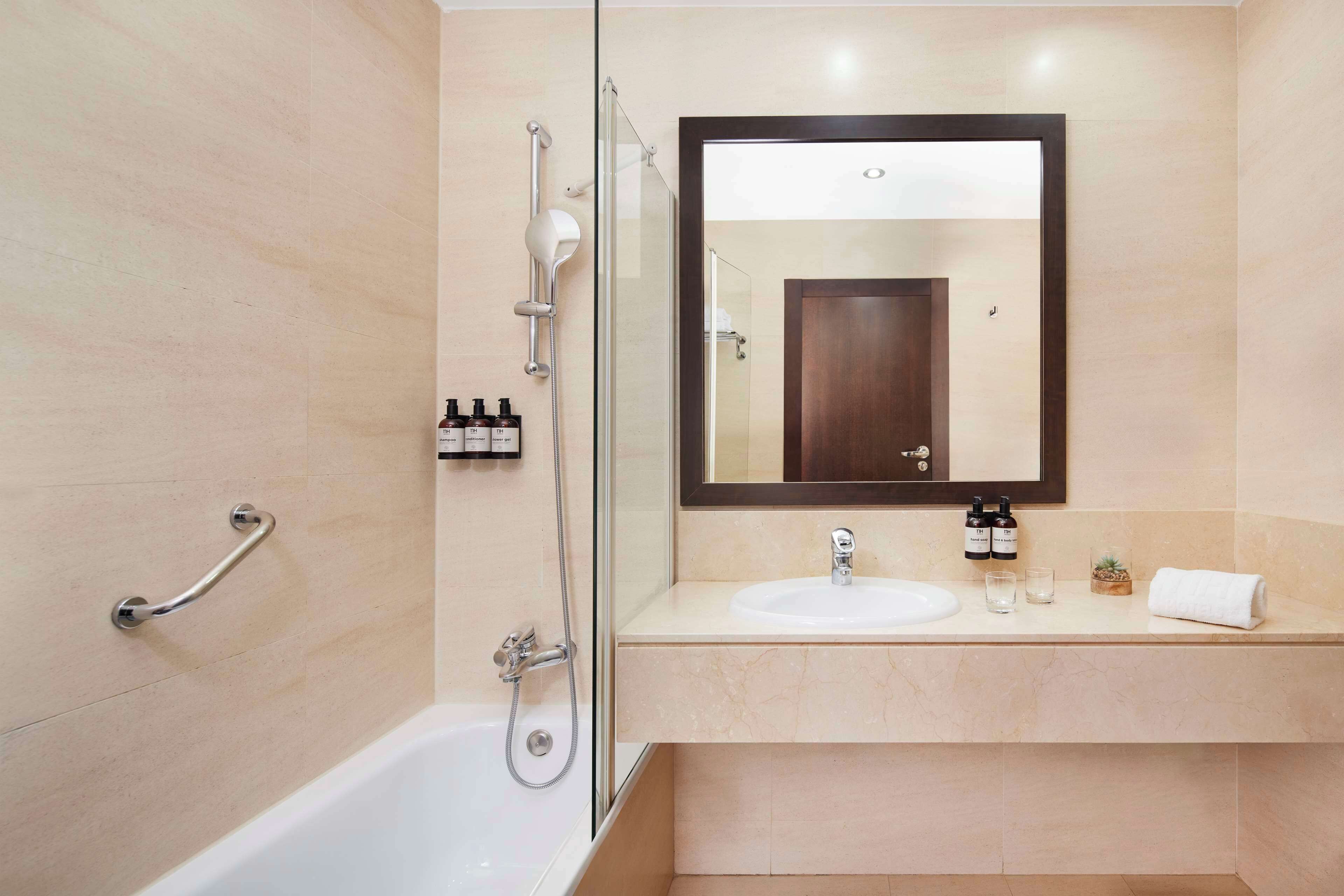 standard room | bathroom | bathtub, eco-friendly toiletries, hair dryer, towels