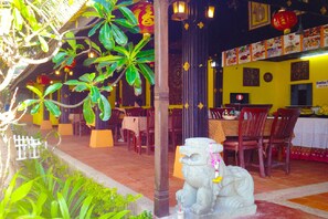 Breakfast served - Seascape Beach Resort (Koh Samui)