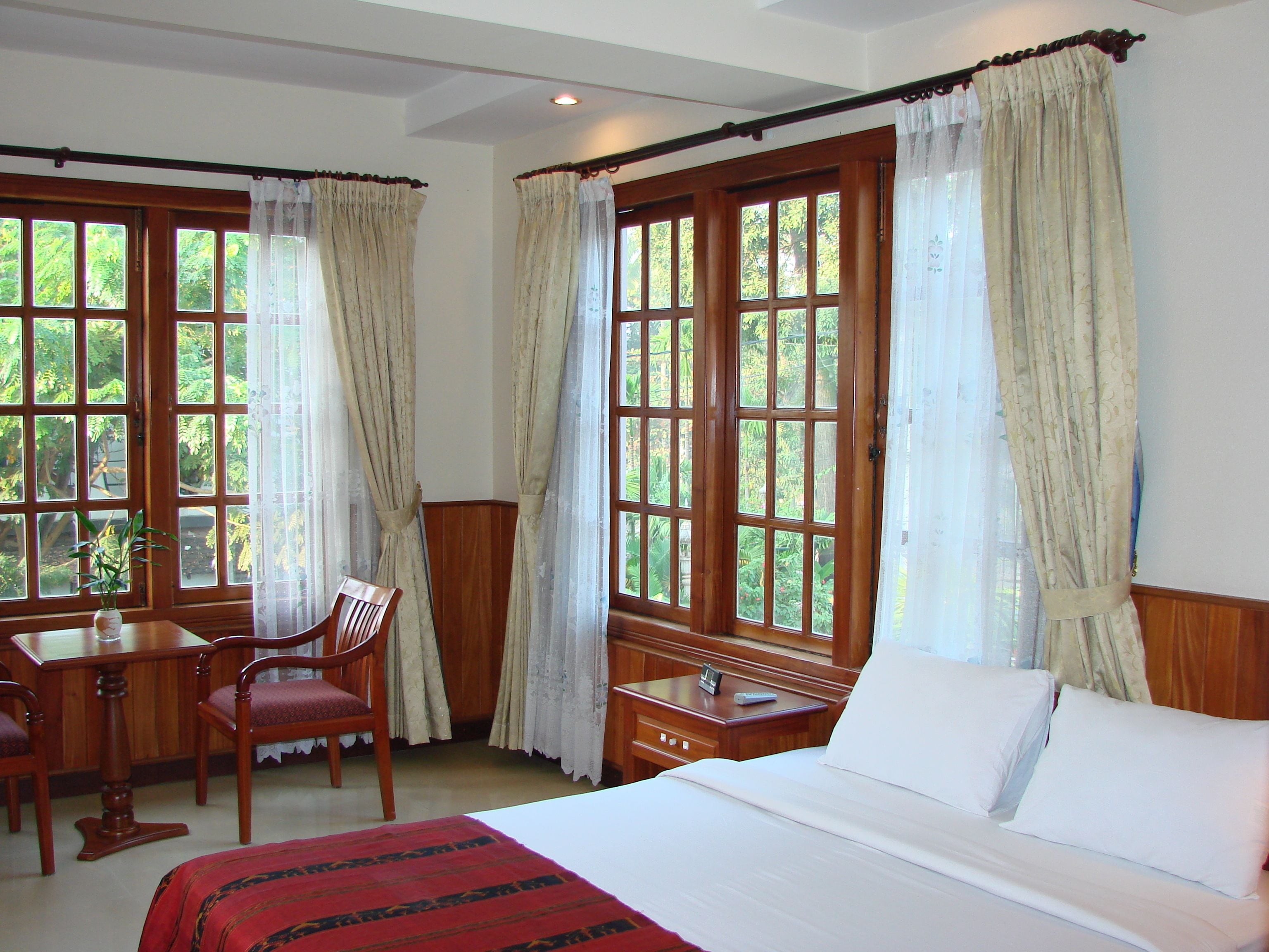 deluxe double room, 1 king bed | premium bedding, pillow-top beds, minibar, in-room safe