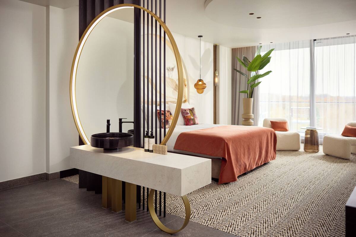 deluxe double room | 1 bedroom, minibar, in-room safe, desk