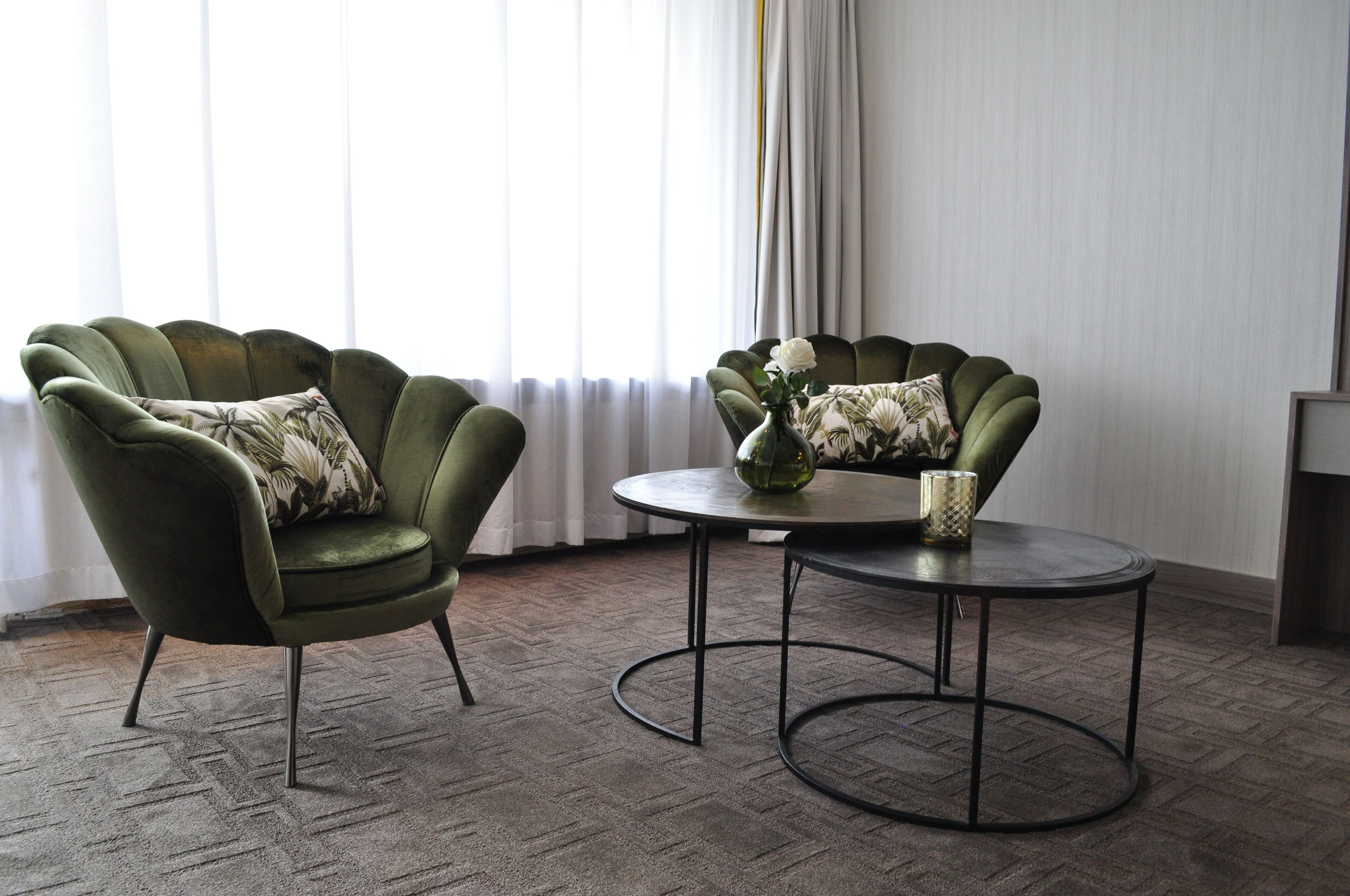 comfort room (plus) | 1 bedroom, minibar, in-room safe, desk