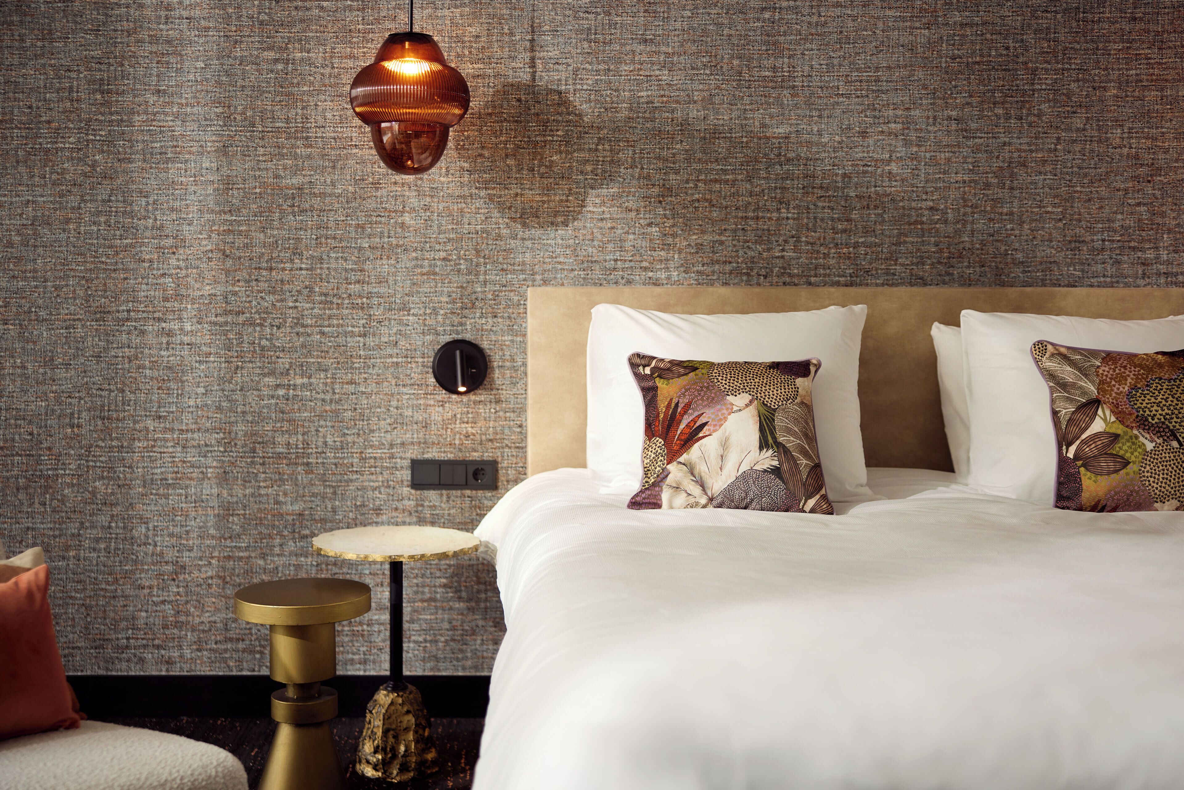 deluxe double room | 1 bedroom, minibar, in-room safe, desk