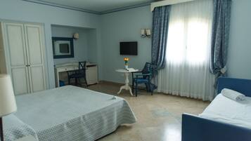 Family Room | Minibar, in-room safe, individually decorated, individually furnished