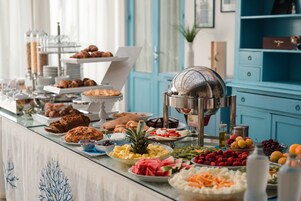 Desayuno continental gratuito y diario