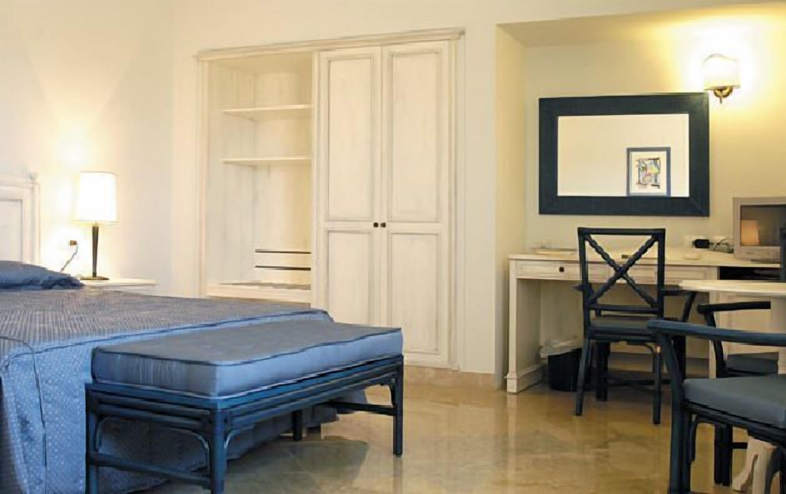 minibar, in-room safe, individually decorated, individually furnished