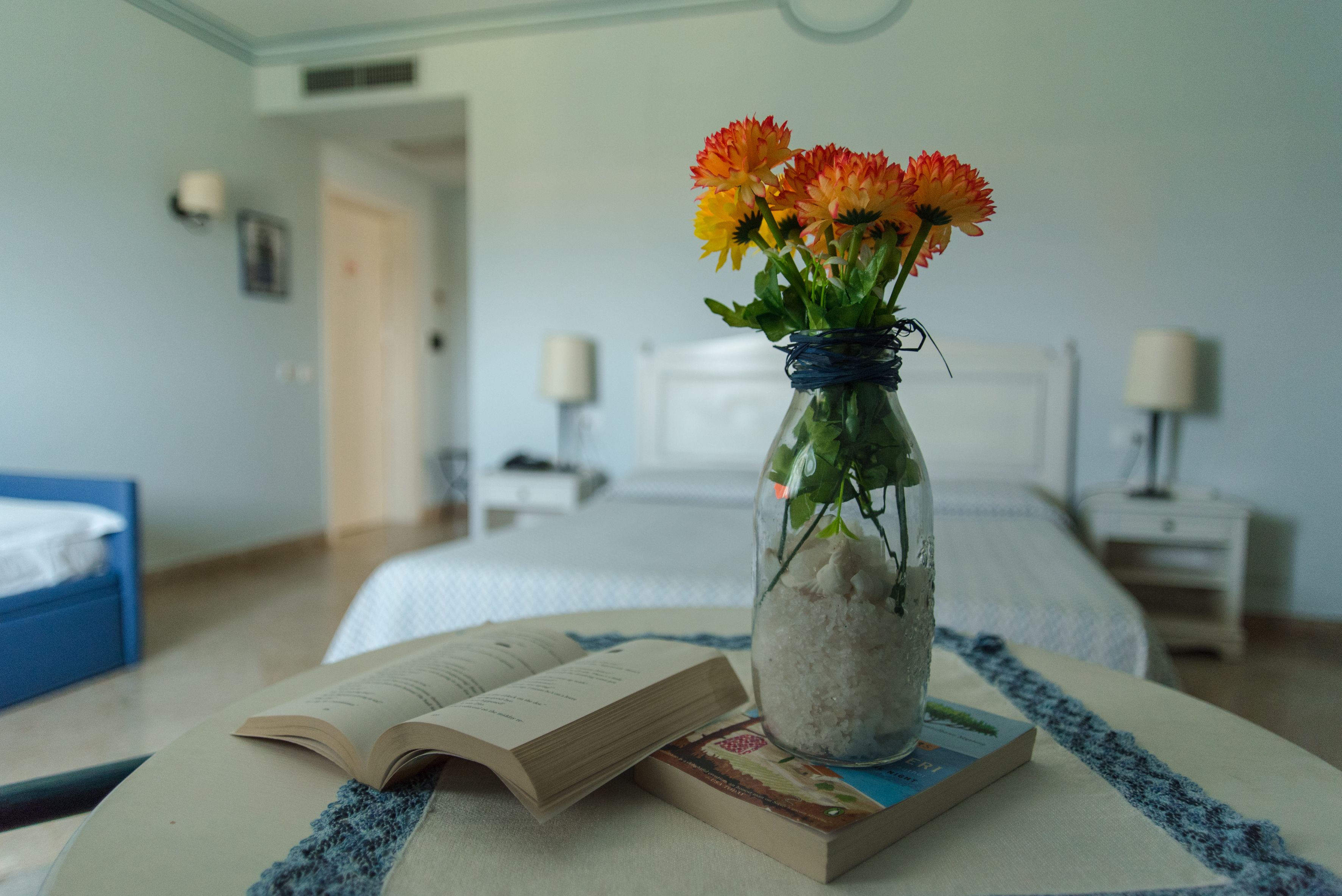 family room | minibar, in-room safe, individually decorated, individually furnished