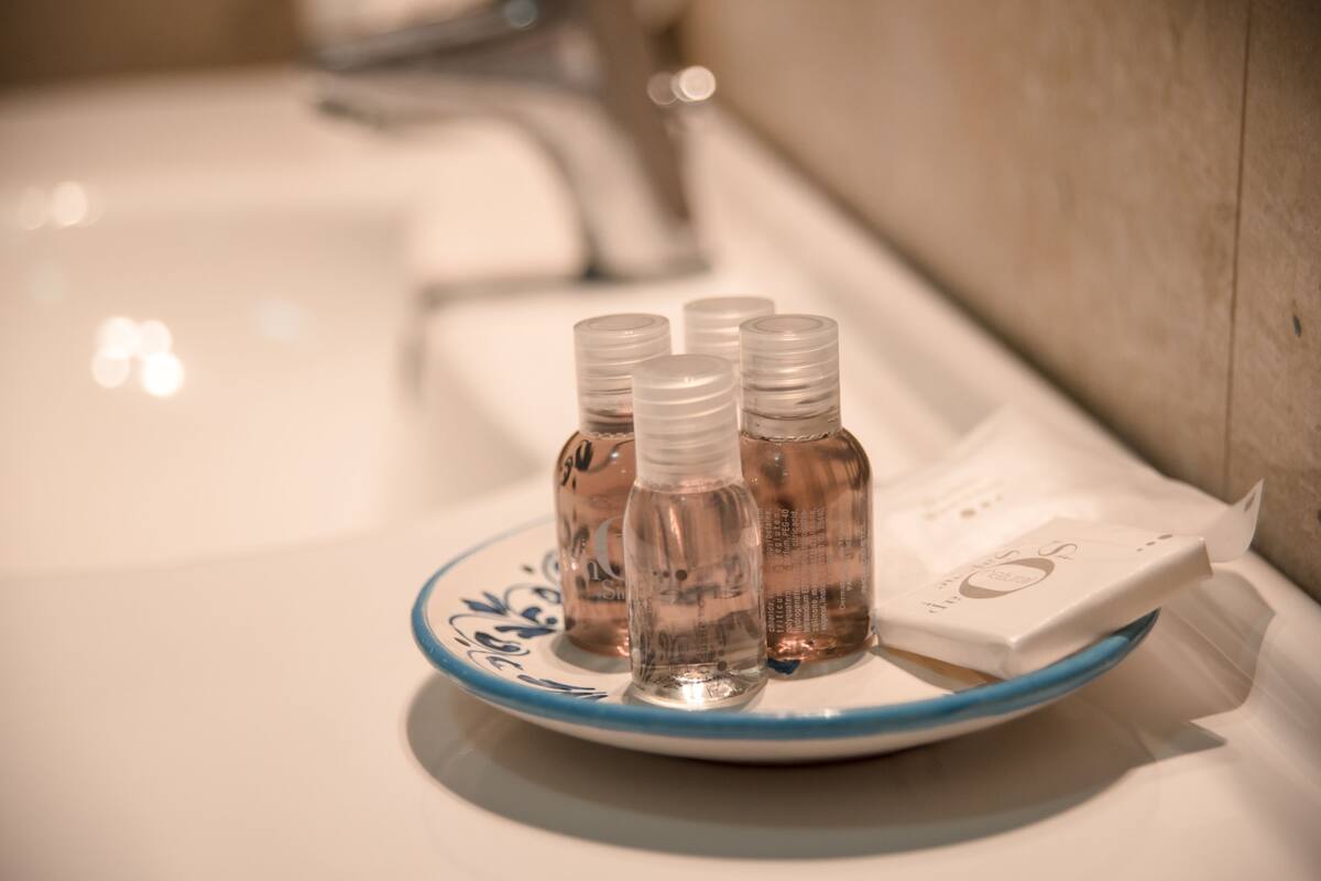 standard double room (mulinaru) | bathroom amenities | free toiletries, hair dryer, bidet, towels