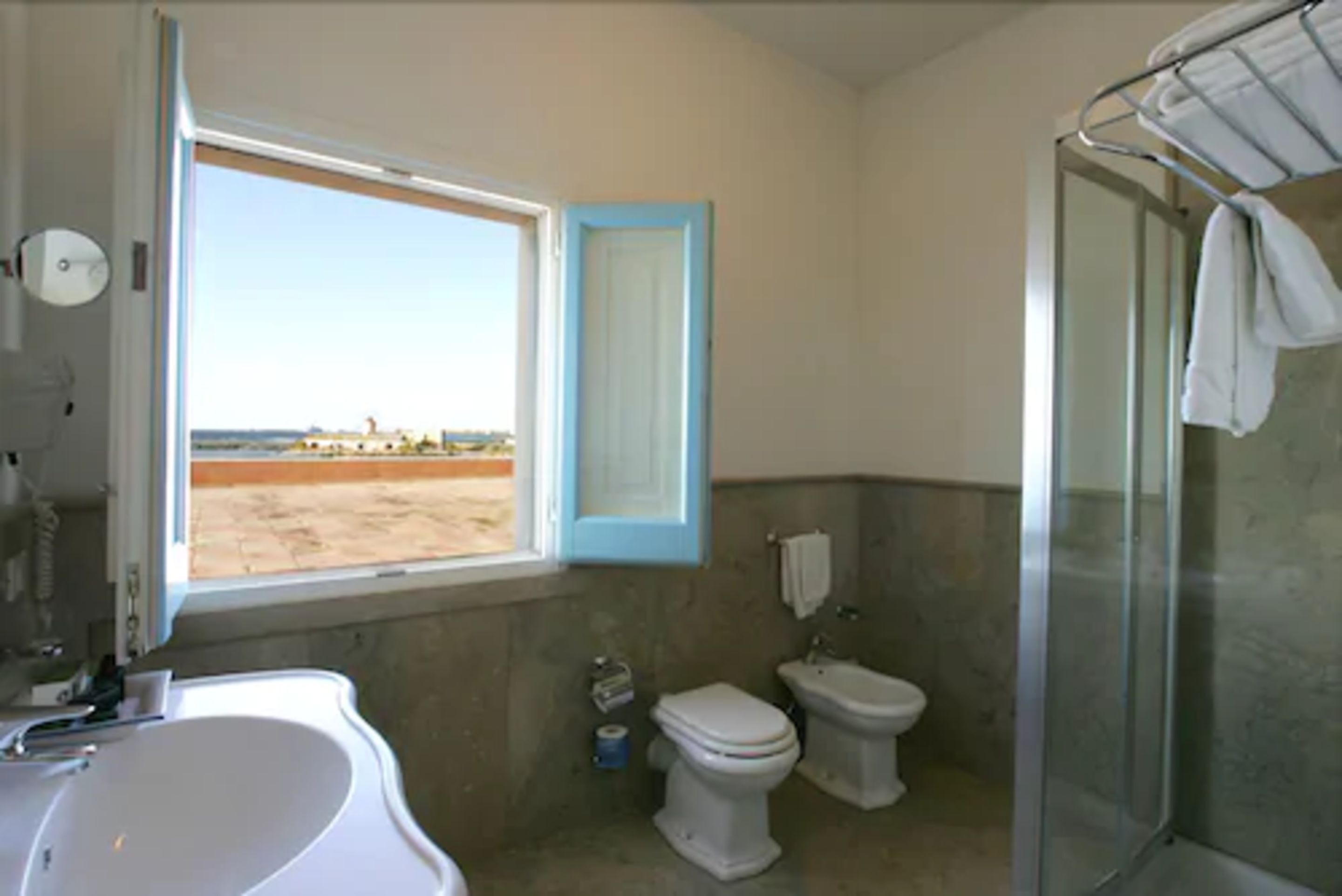 superior double room (curatulu) | bathroom | free toiletries, hair dryer, bidet, towels