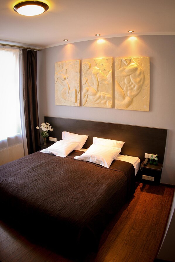 Standard Double Room | 1 bedroom, premium bedding, desk, iron/ironing board