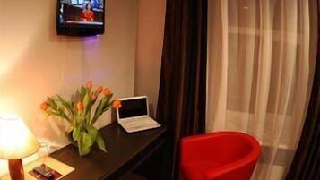 1 bedroom, premium bedding, desk, iron/ironing board