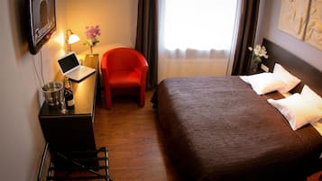 1 habitación, ropa de cama de alta calidad y escritorio
