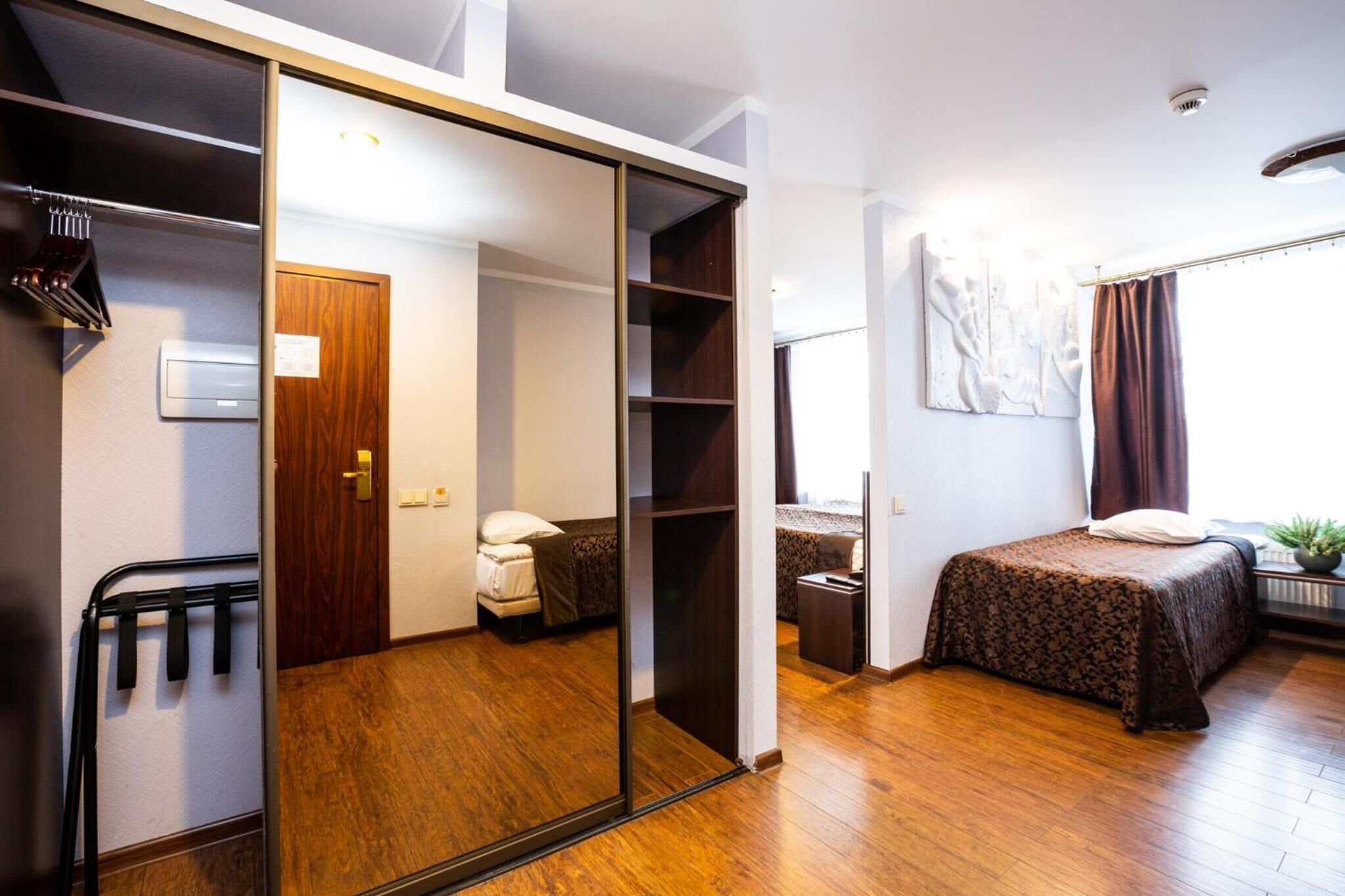 premium bedding, desk, iron/ironing board, cots/infant beds