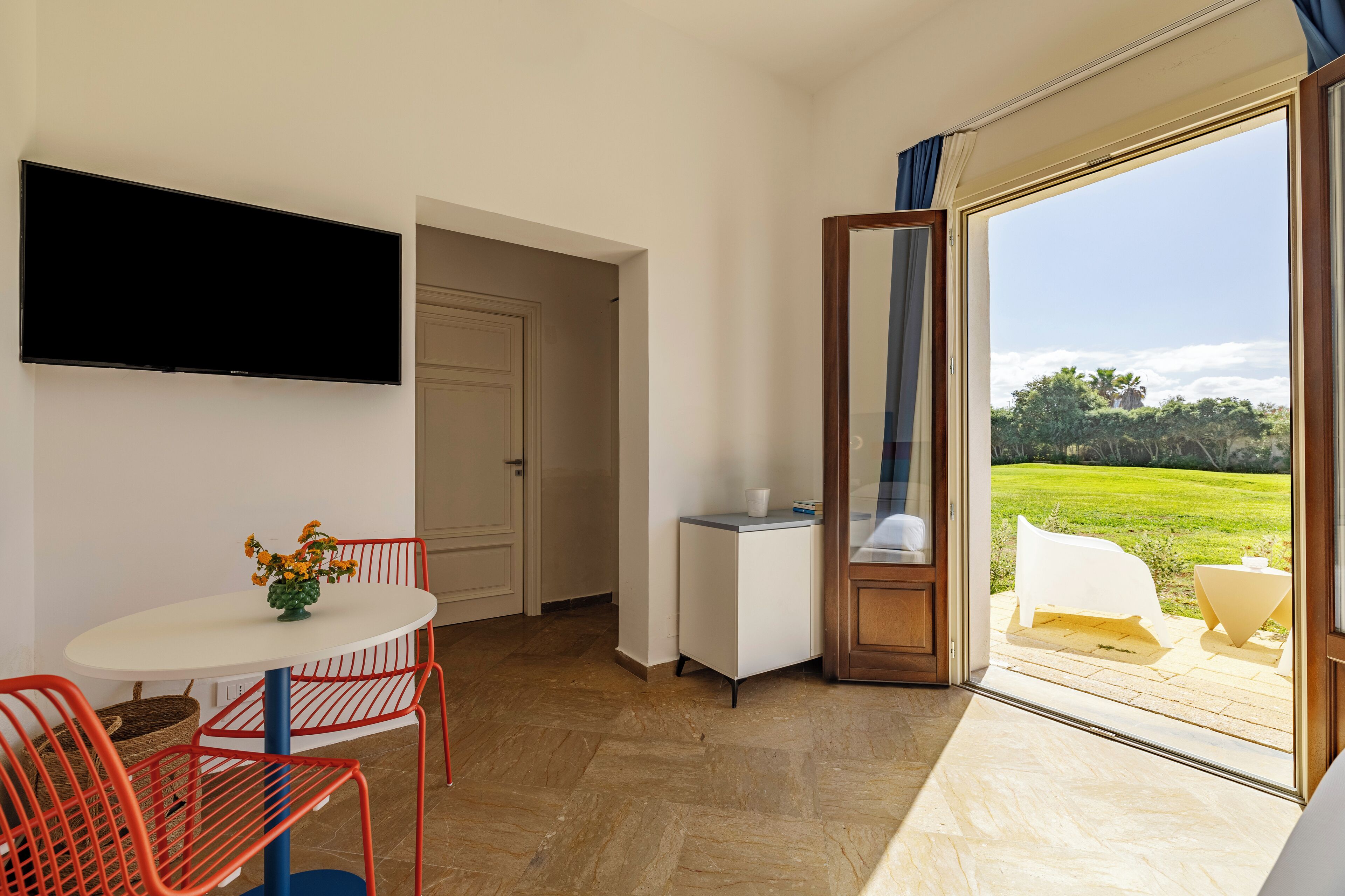 1 bedroom, down duvets, minibar, in-room safe