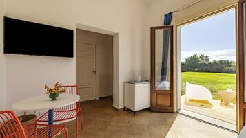 1 bedroom, down duvets, minibar, in-room safe