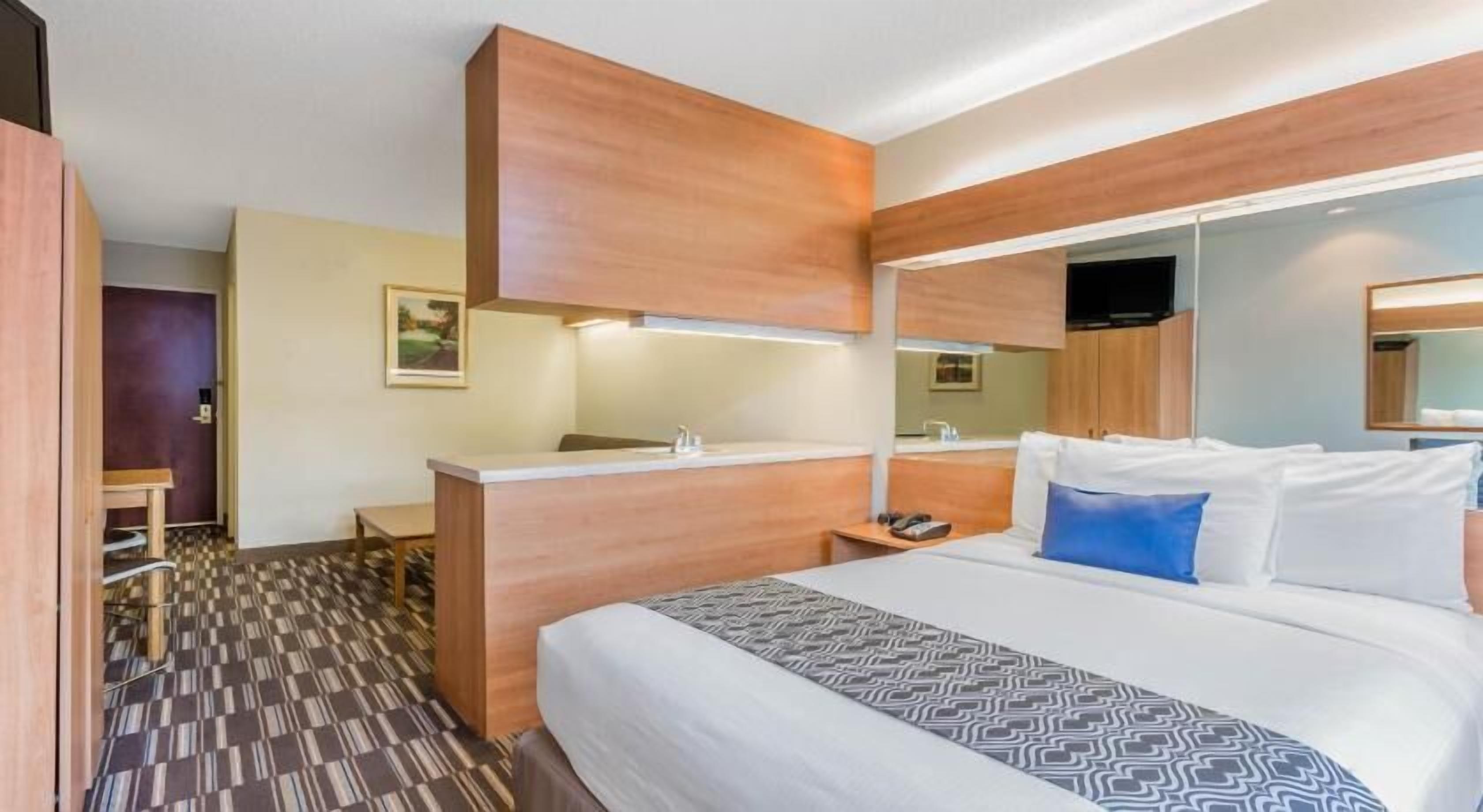 In-room safe, desk, iron/ironing board, cots/infant beds