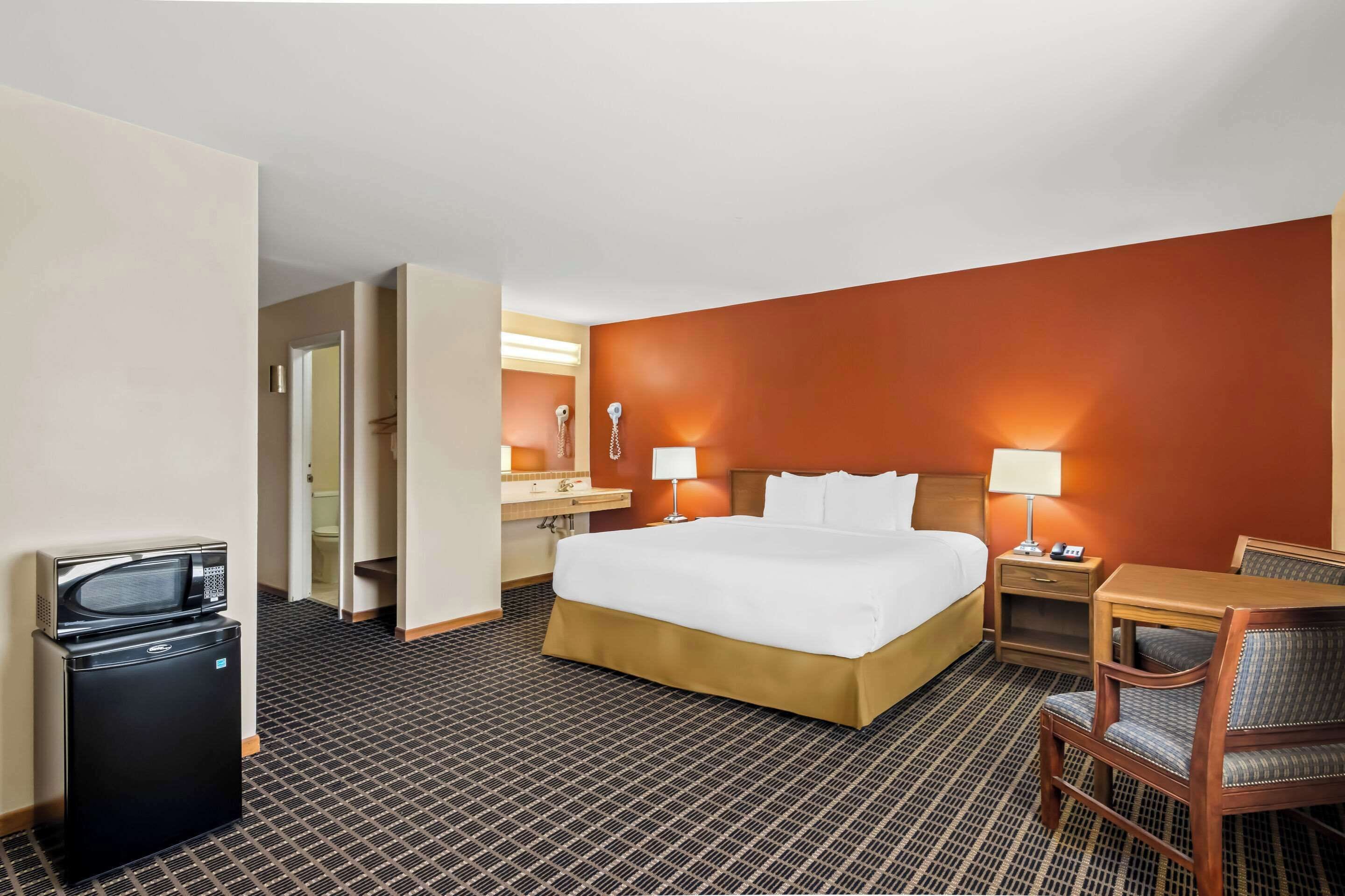 Sistema de insonorización, tabla de planchar con plancha y wifi gratis 