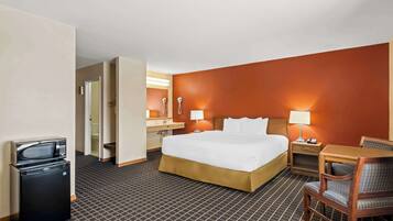 Room, 1 King Bed, Non Smoking | Soundproofing, iron/ironing board, free WiFi, bed sheets
