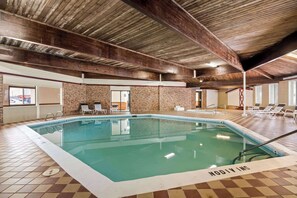 Indoor pool - Econo Lodge Manistee (Manistee)