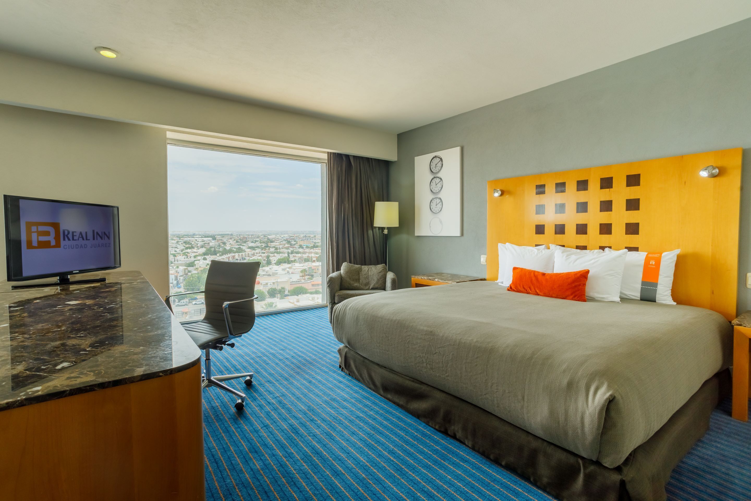 Suite Master | Premium bedding, in-room safe, desk, blackout curtains