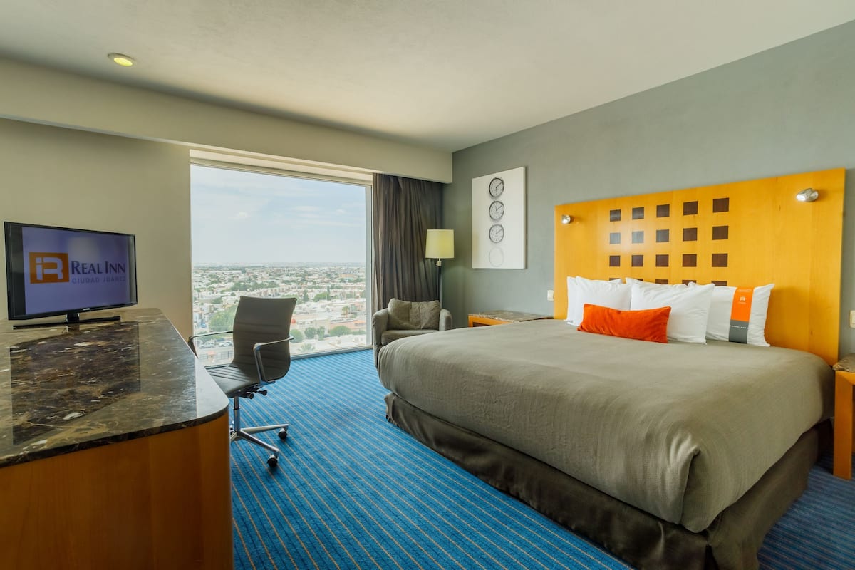 suite master | premium bedding, in-room safe, desk, blackout curtains