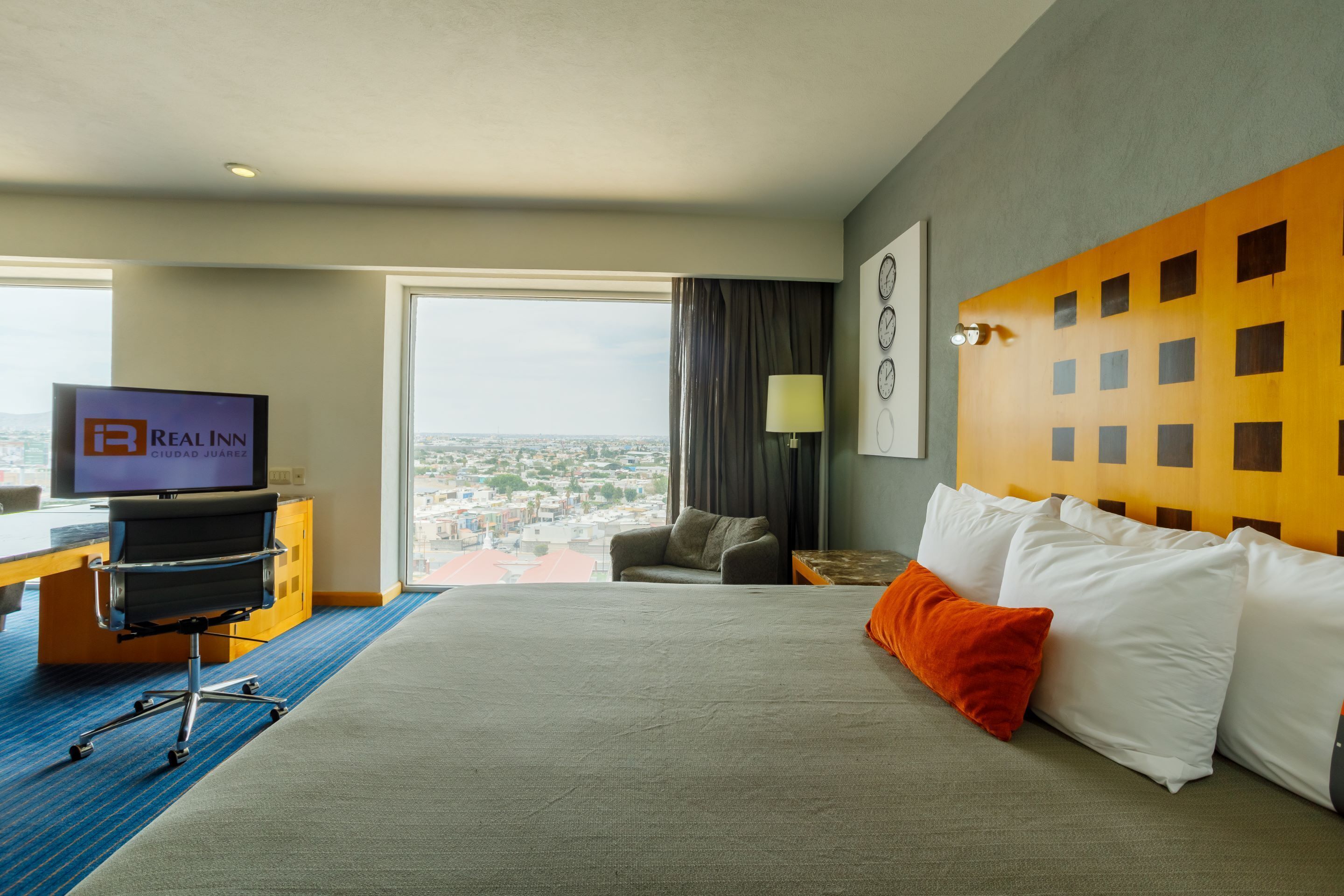 suite master | premium bedding, in-room safe, desk, blackout curtains