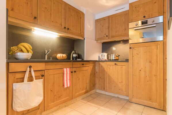 Standard-Apartment, 1 Schlafzimmer | Eigene Küche | Kühlschrank, Mikrowelle, Ofen, Herdplatte