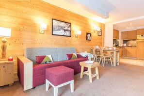 Apartment 5 people - 1 bedroom | Living area | Flat-screen TV