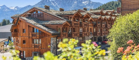 Front of property. Résidence Pierre & Vacances Premium Les Chalets du Forum