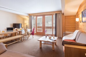 Appartement 10 personnes - 2 chambres - 2 coins nuit - Duplex - Balcon | Living area | Flat-screen TV - Résidence Pierre & Vacances Premium Les Chalets du Forum (Courchevel)