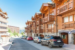Front of property - Résidence Pierre & Vacances Premium Les Chalets du Forum (Courchevel)