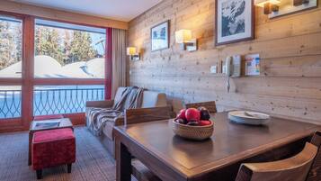 Zimmersafe, Babybetten, kostenloses WLAN, Bettwäsche