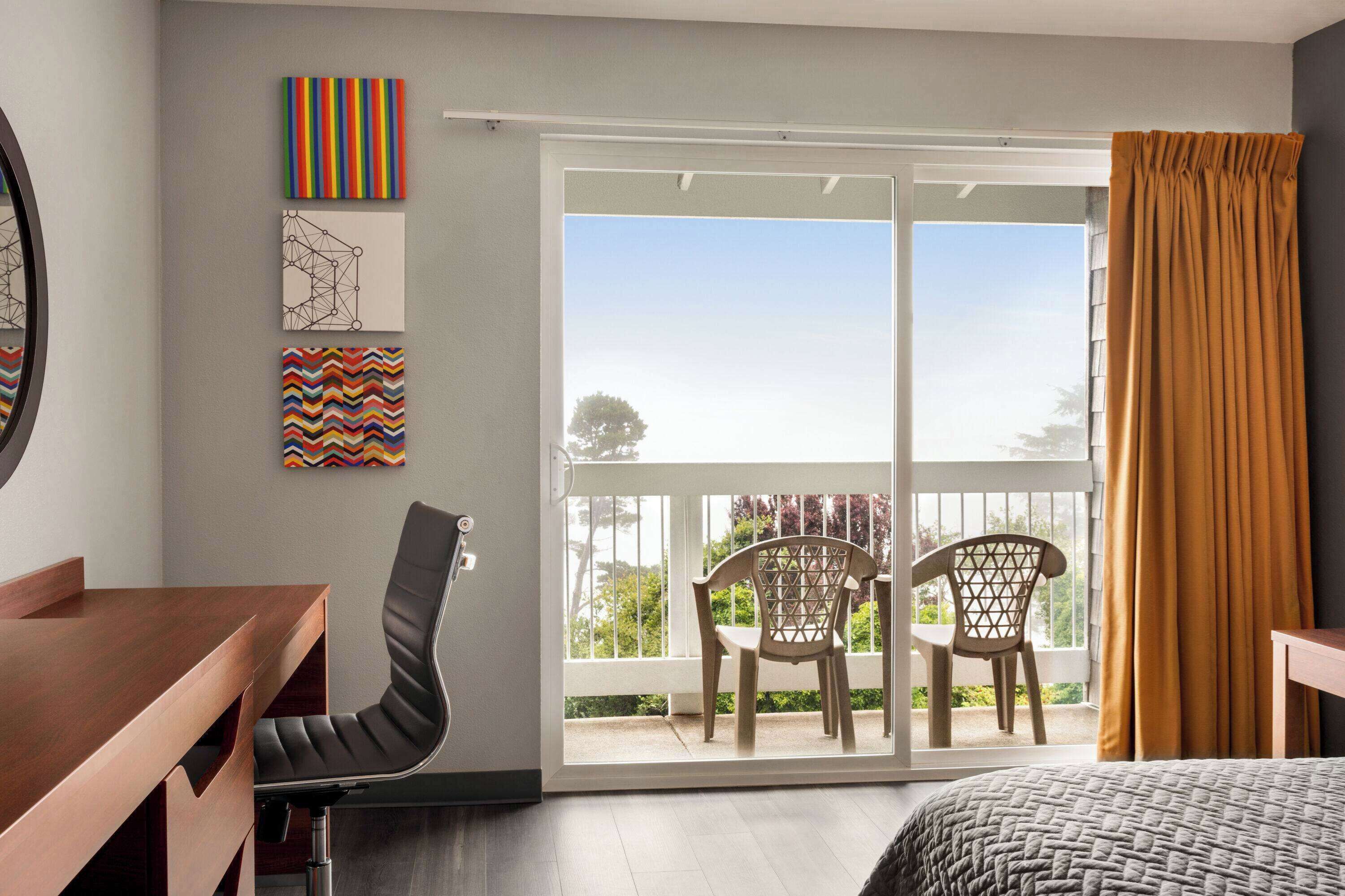 Escritorio, tabla de planchar con plancha y cunas gratuitas 