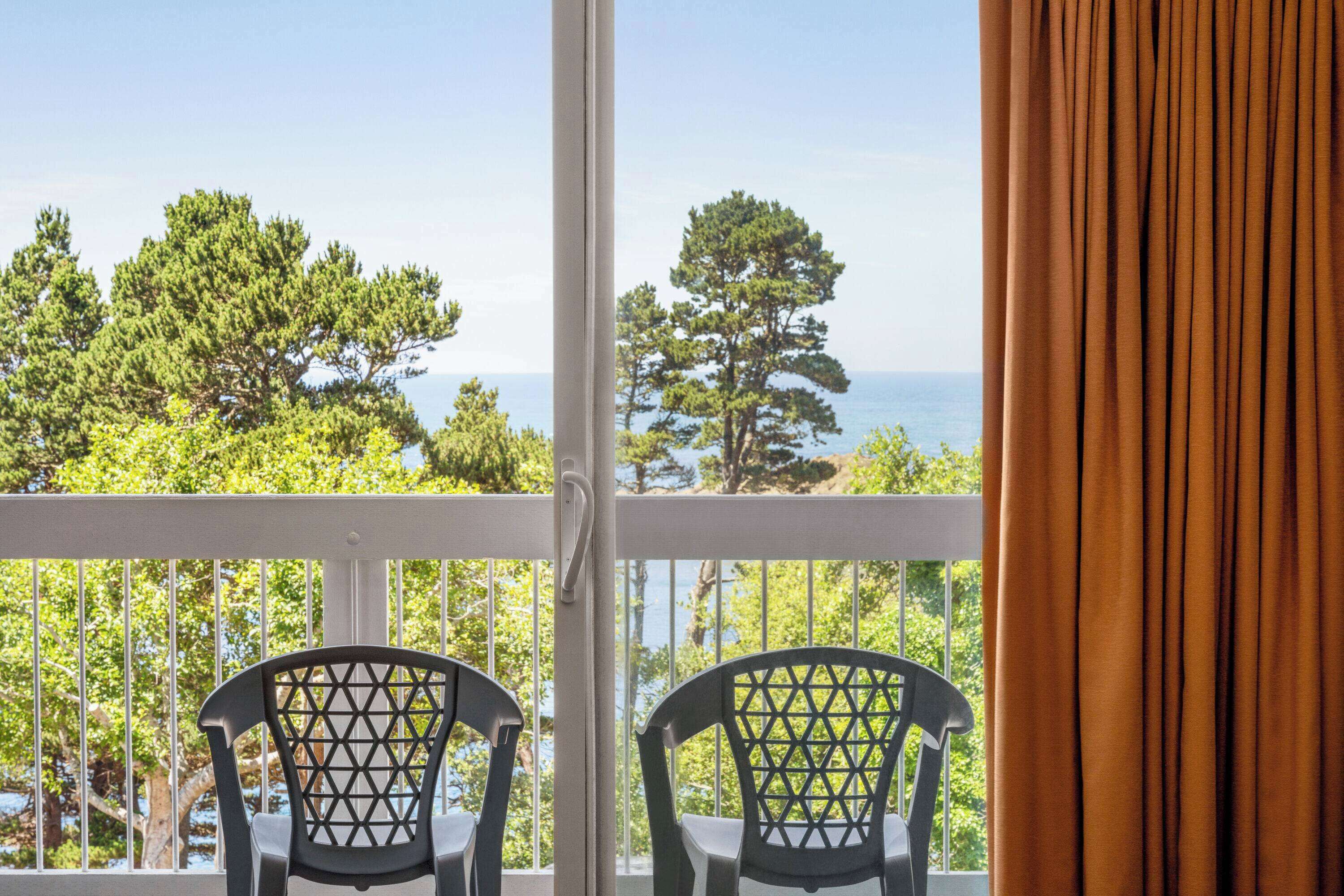 Escritorio, tabla de planchar con plancha y cunas gratuitas 