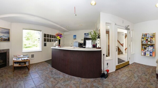 Reception - Travelodge by Wyndham Depoe Bay (Depoe Bay)
