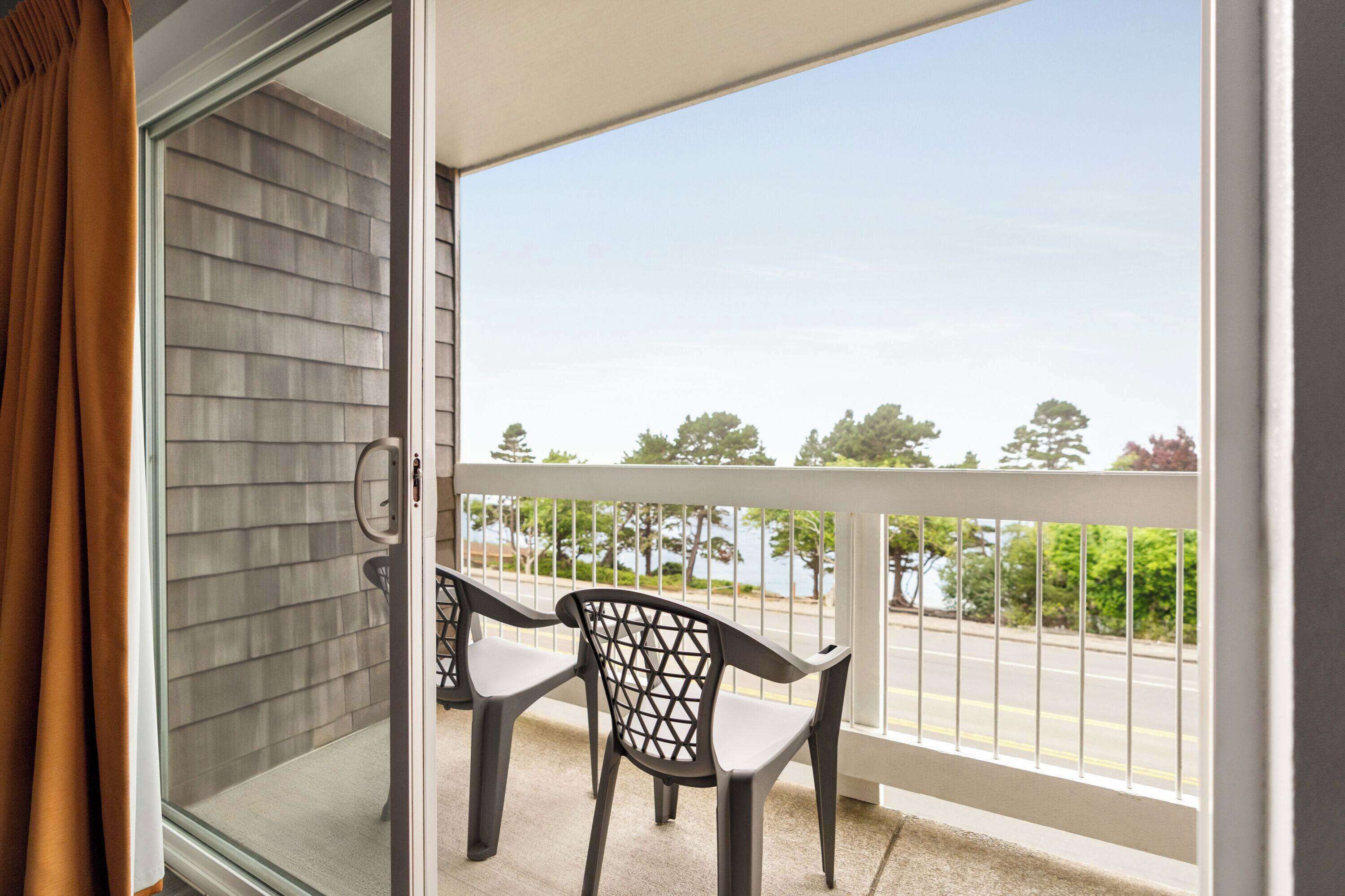 Escriptori, planxa i posts de planxar i bressols gratuïts 