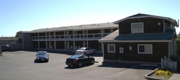 Free self-parking - Travelodge by Wyndham Depoe Bay (Depoe Bay)