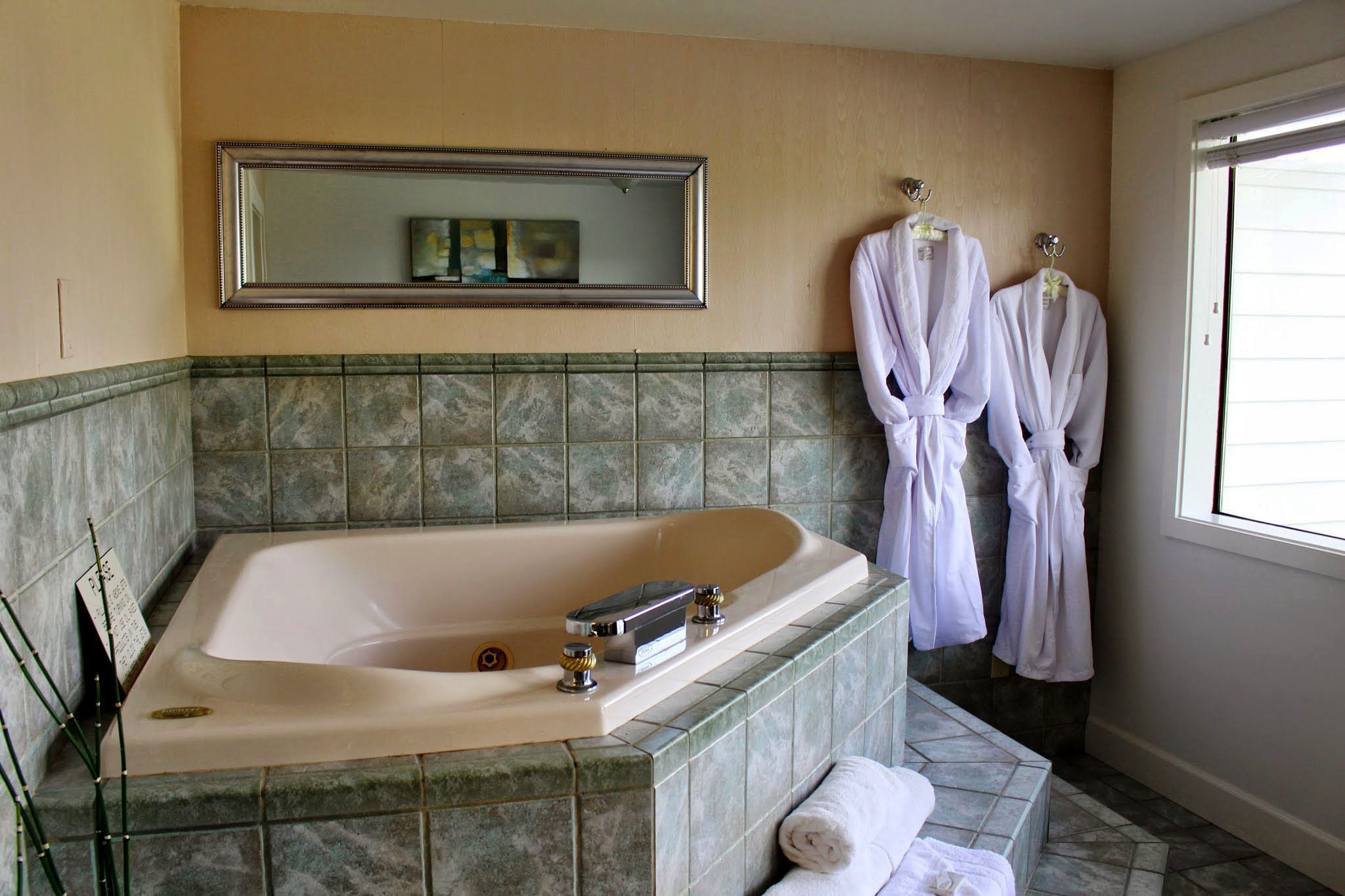 standard room, 1 queen bed, hot tub | jetted bathtub