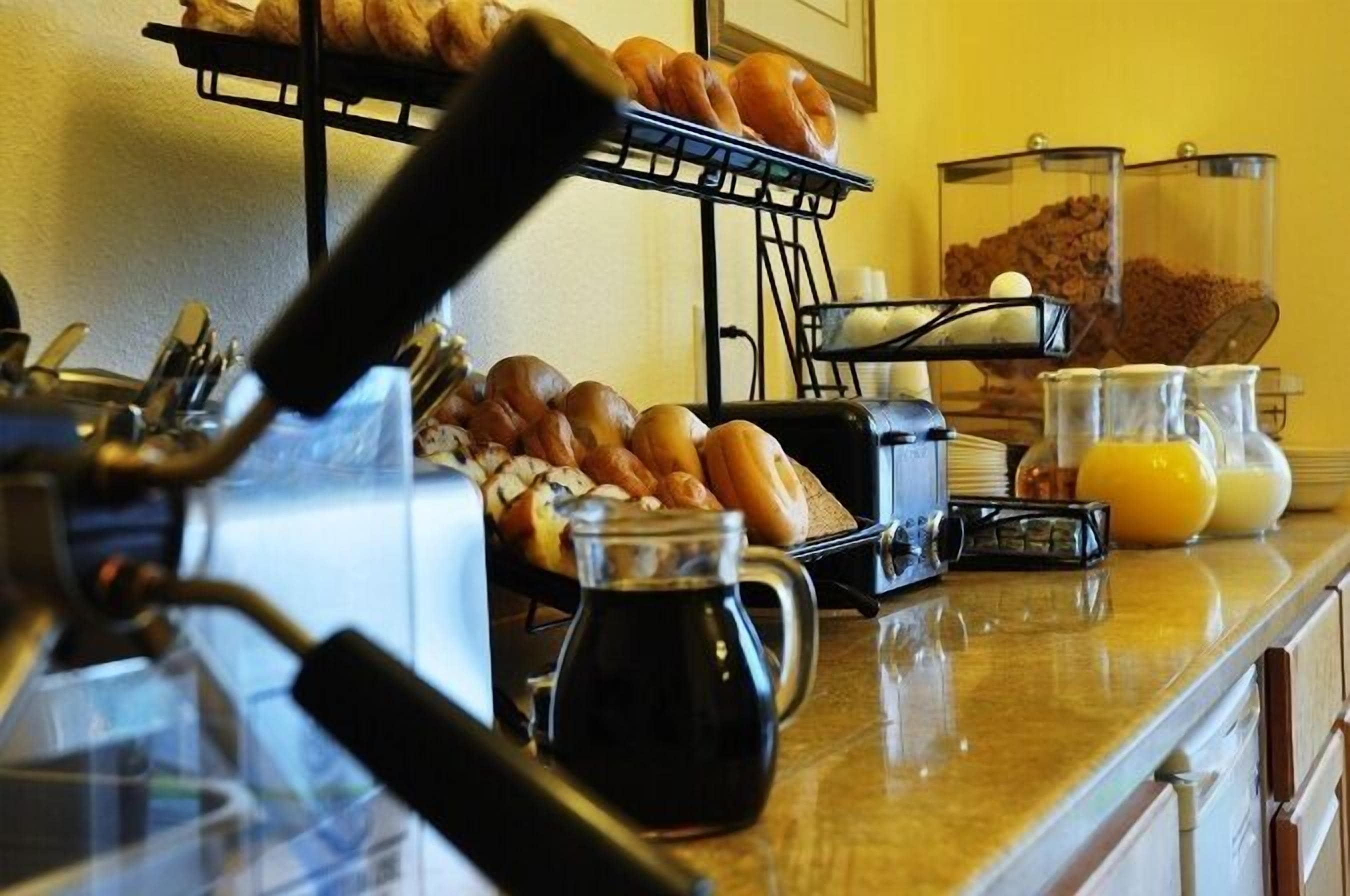 free daily continental breakfast