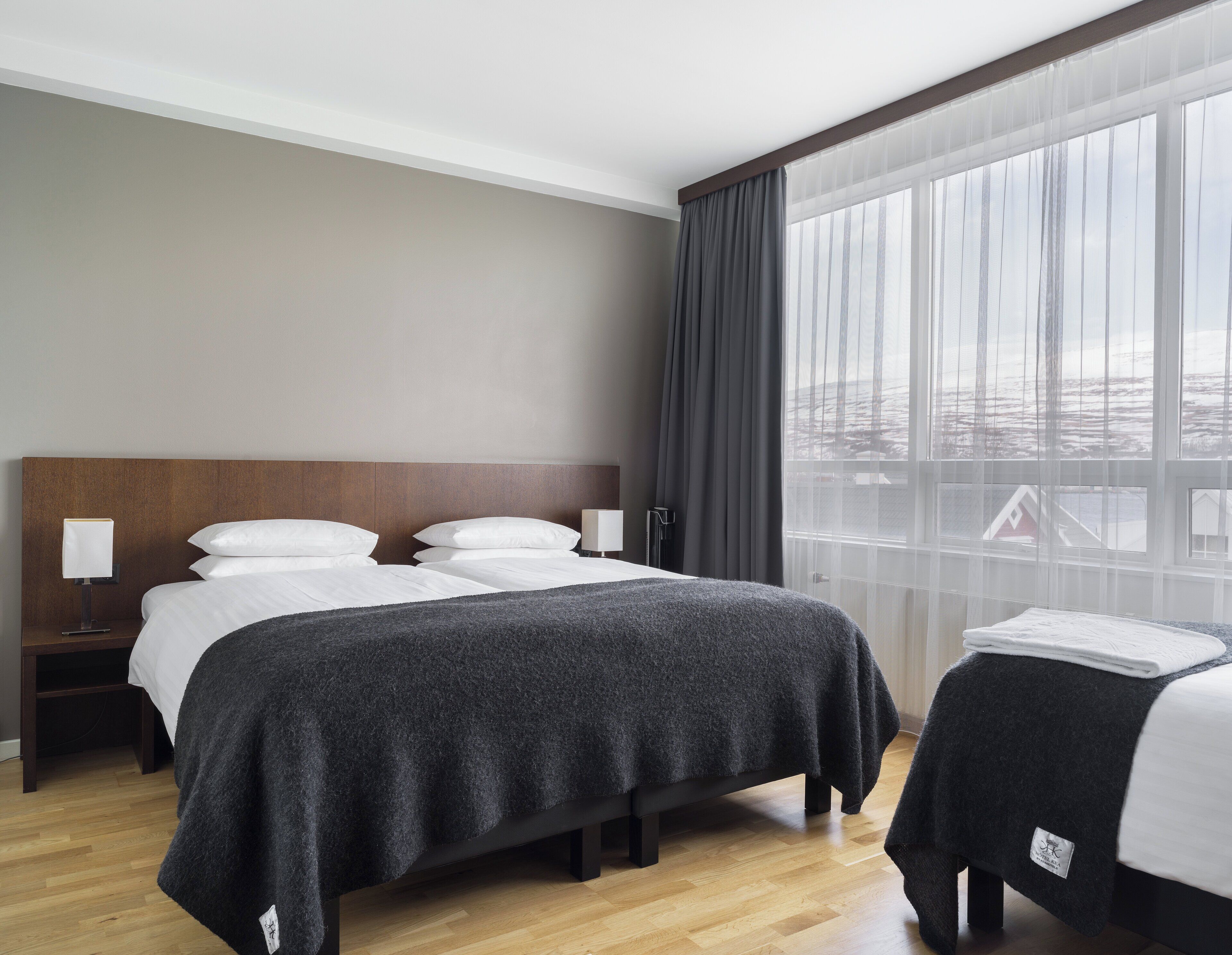 Triple Room | Hypo-allergenic bedding, down comforters, in-room safe, desk