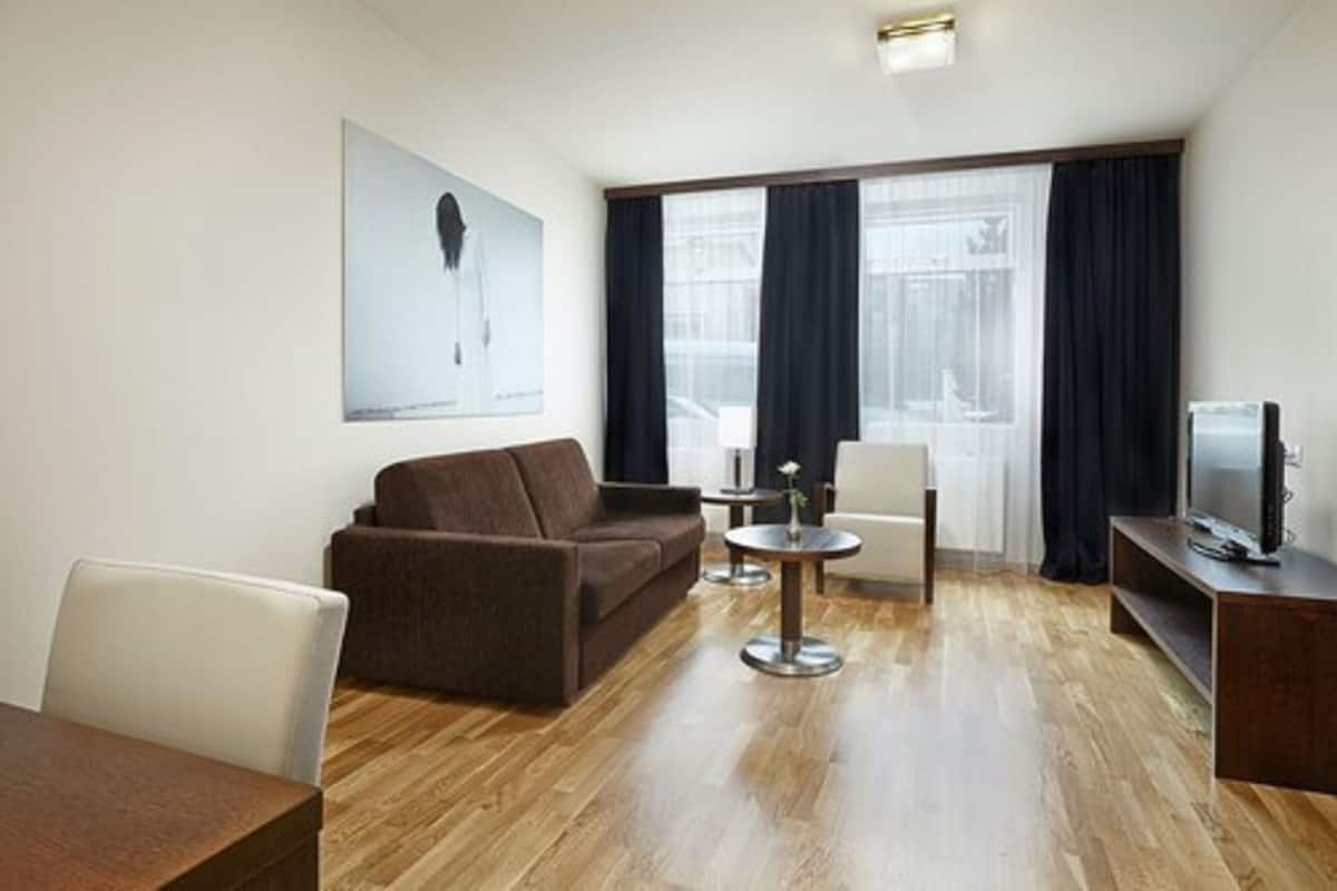 family room | living area | smart tv