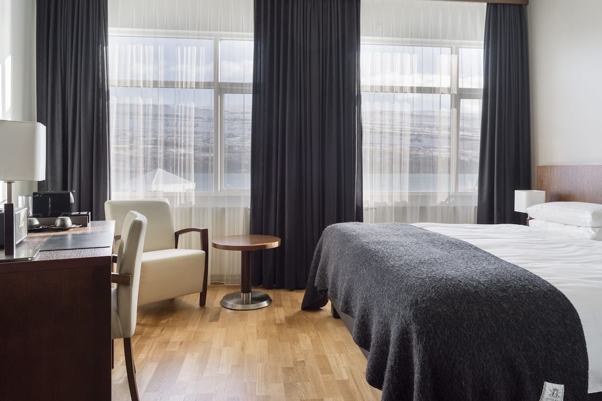 Deluxe Double Room | Hypo-allergenic bedding, down duvets, in-room safe, desk