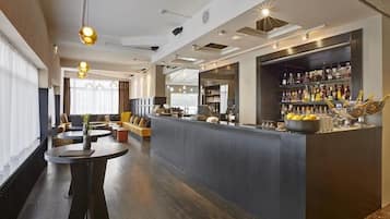 Bar (trong khuôn viên)