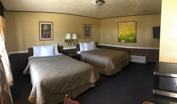 Blackout curtains, iron/ironing board, free WiFi, bed sheets - Geneva Inn (Geneva)