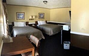 Blackout curtains, iron/ironing board, free WiFi, bed sheets - Geneva Inn (Geneva)